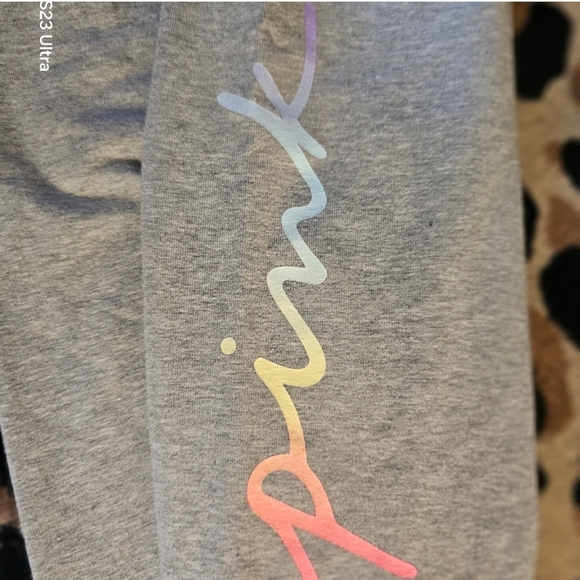 PINK Victoria's Secret Gray Leggings with Colorful Logo - Picture 3 of 3